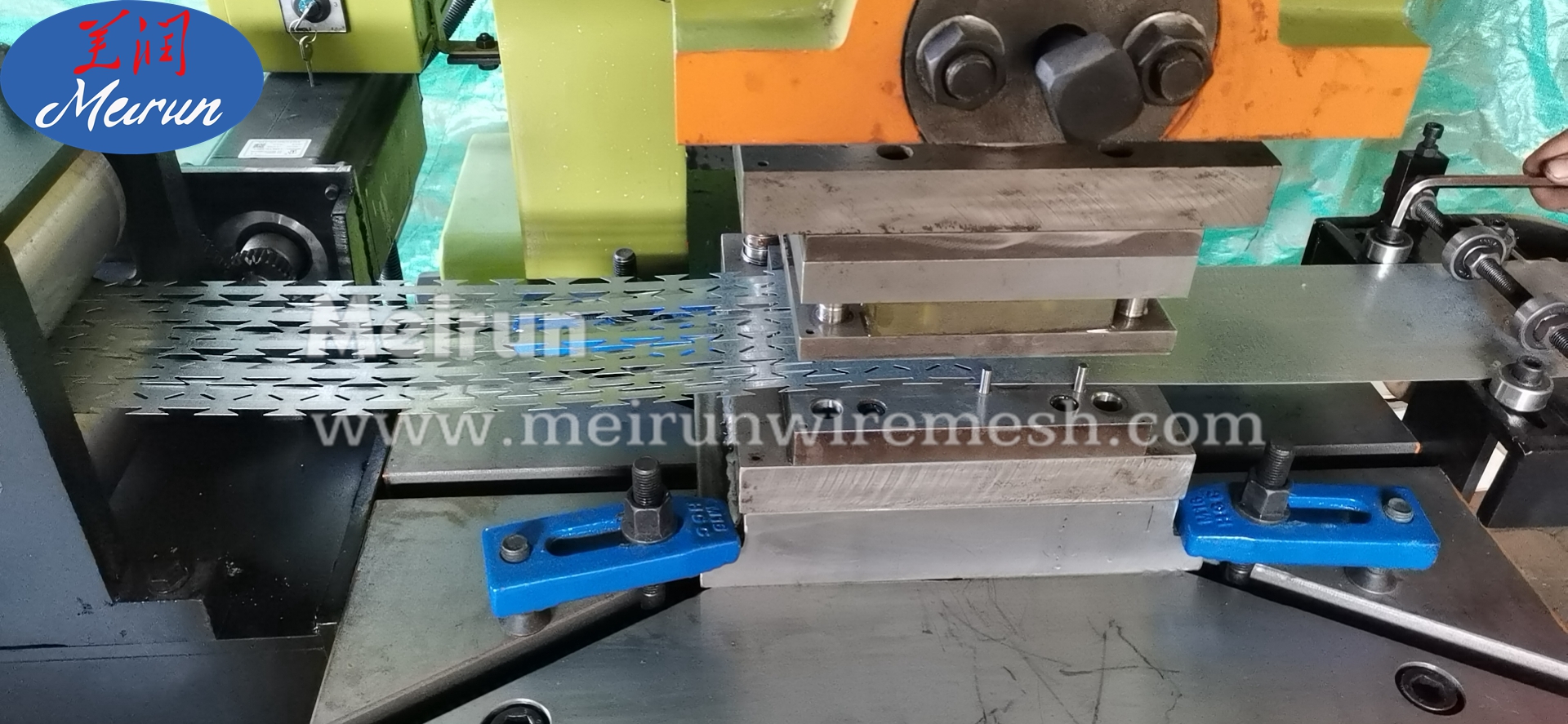 0.5mm Steel Plate 2.5mm Galvanized Wire Razor Barbed Wire Machine
