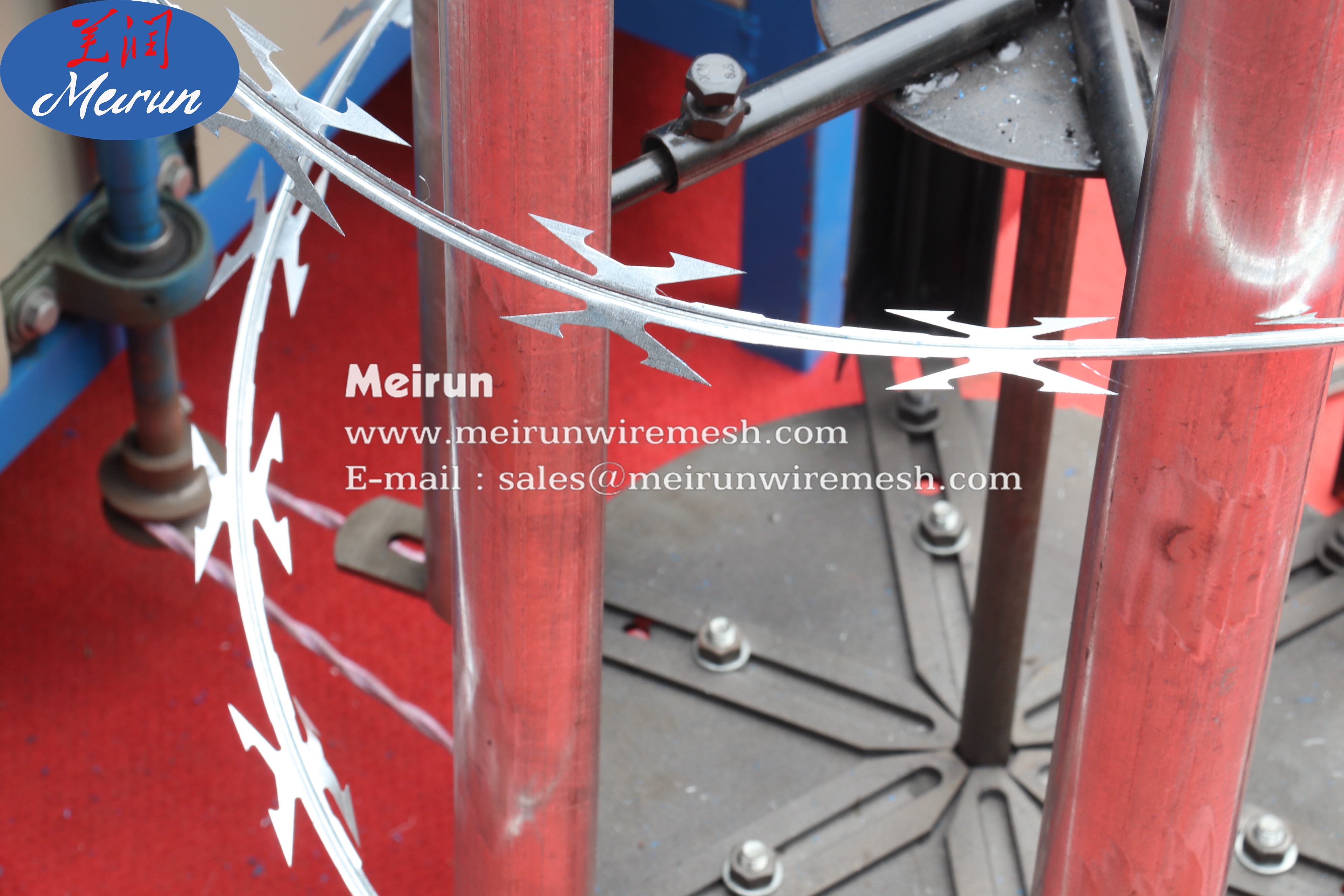 Made in China Concertina Razor Barbed Wire Making Machine 