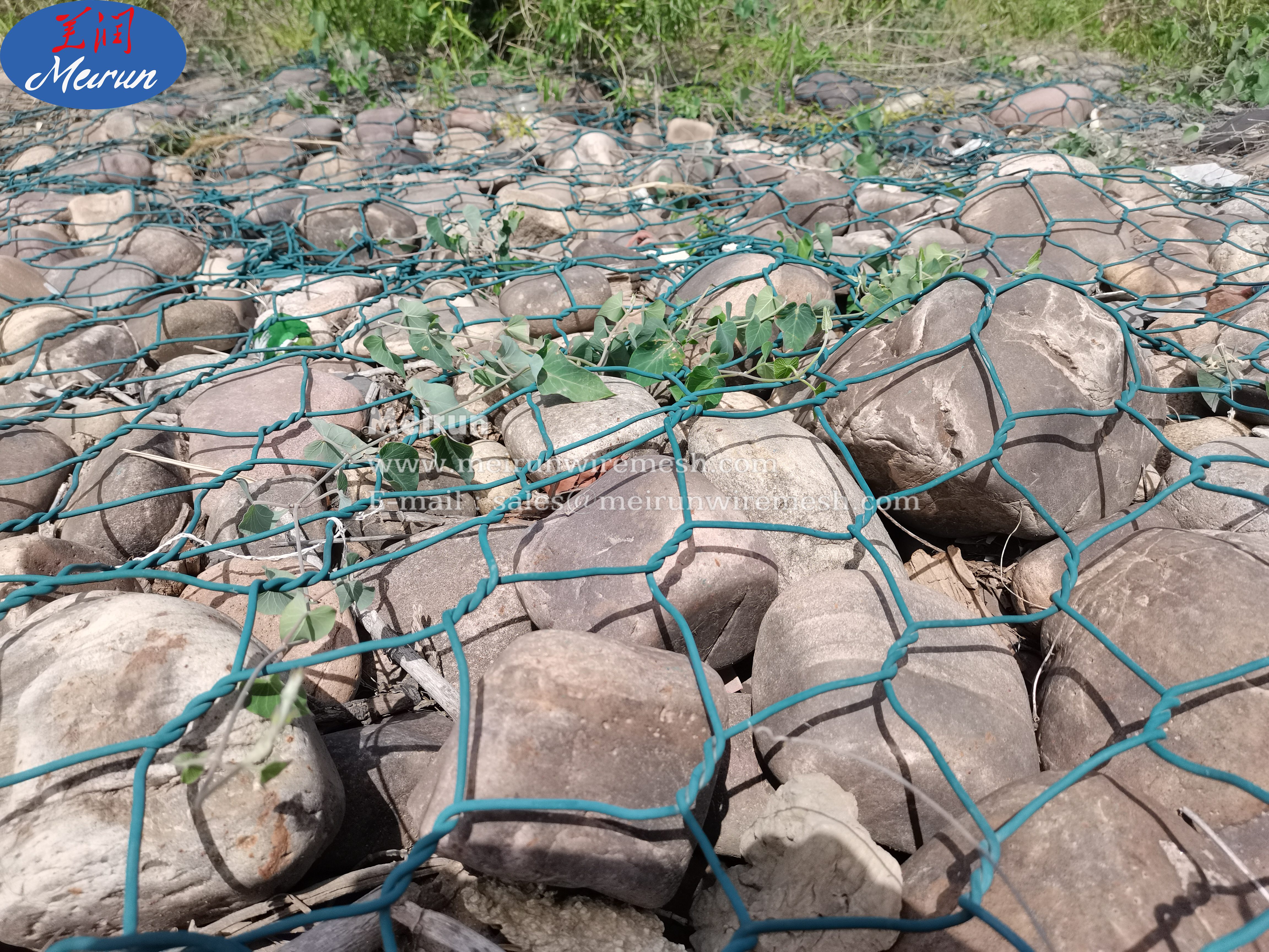 High Quality Galvanized Wire / PVC Wire Gabion Mesh Making Machine Gabion Cage Machine Hexagonal Mesh Machine