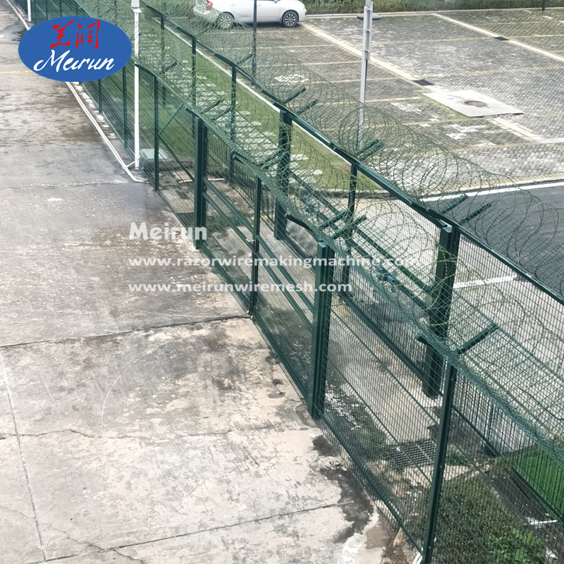 358 Wire Mesh Fence Safety Mesh Fence Welding Machine