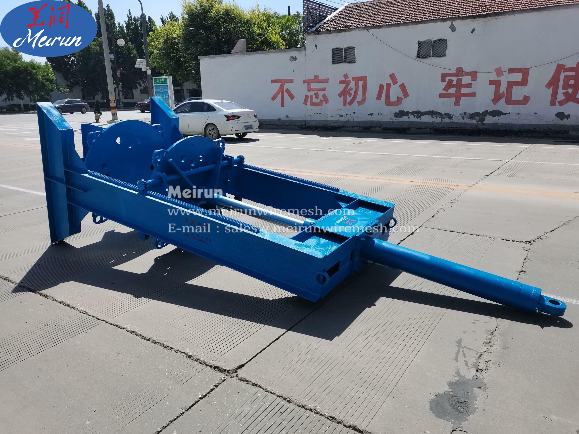 Hot Selling Razor Barbed Wire Fence Roller And Coiling Making Machine 