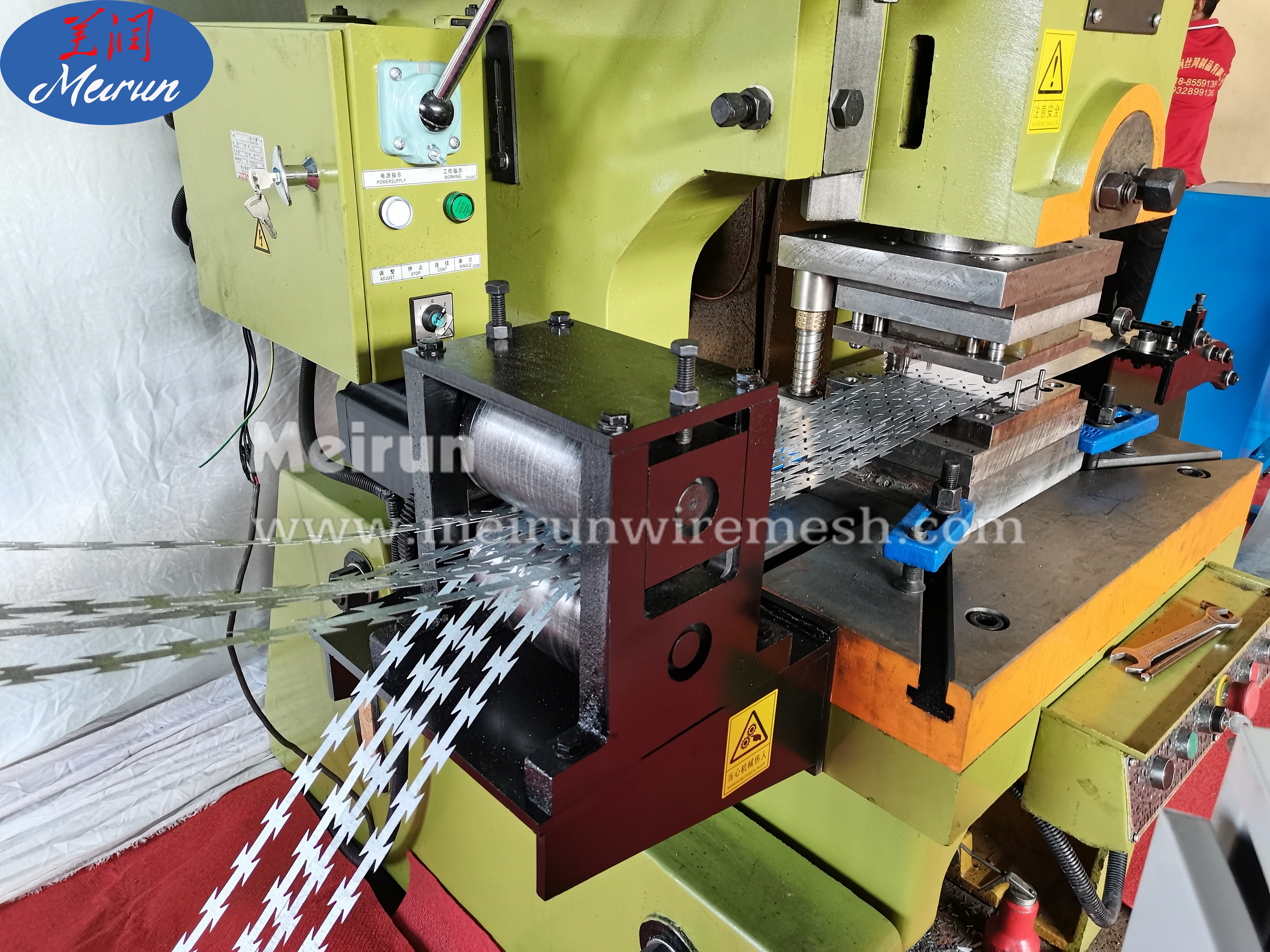 Competitive price High Safety Level Concertina Razor Barbed Wire Making Machine /Razor Wire Production Line