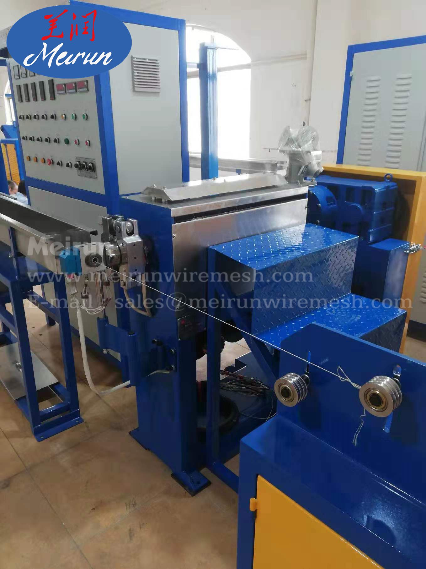 Cable wire extrusion molding making machine