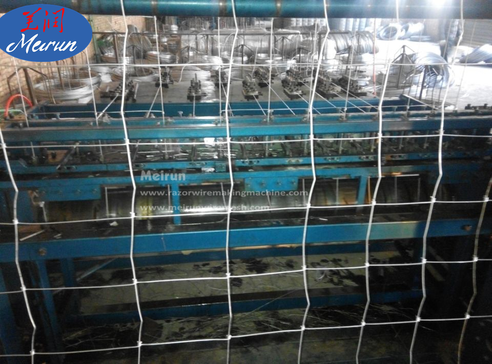 Hot Selling Animal Grassland Field Fence Netting Machine Factory Popualr in The World 