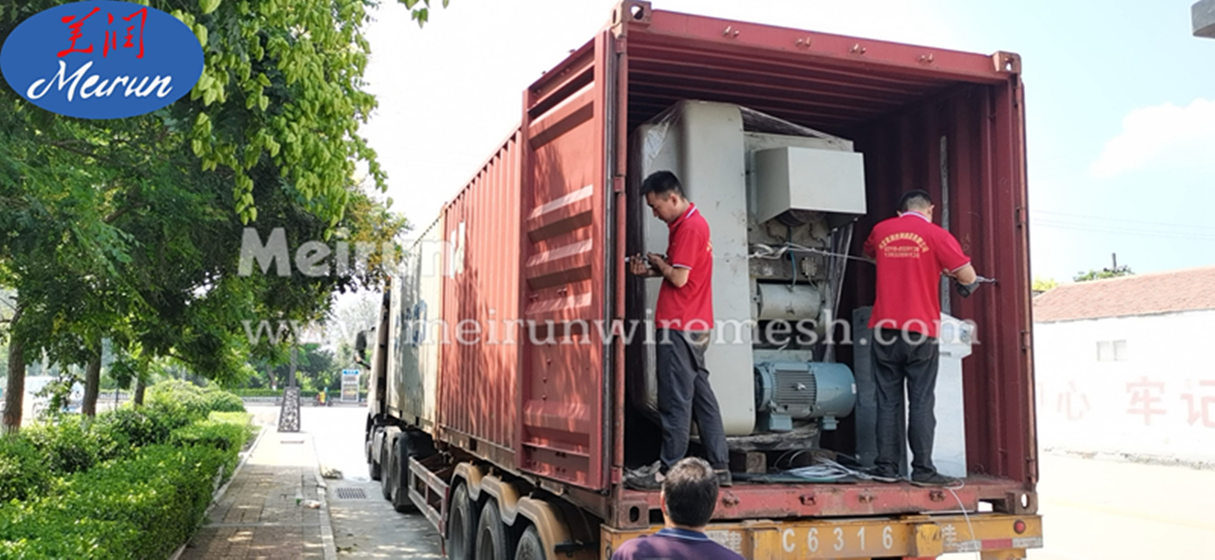  Razor barbed wire making machine packing to Malaysia country 