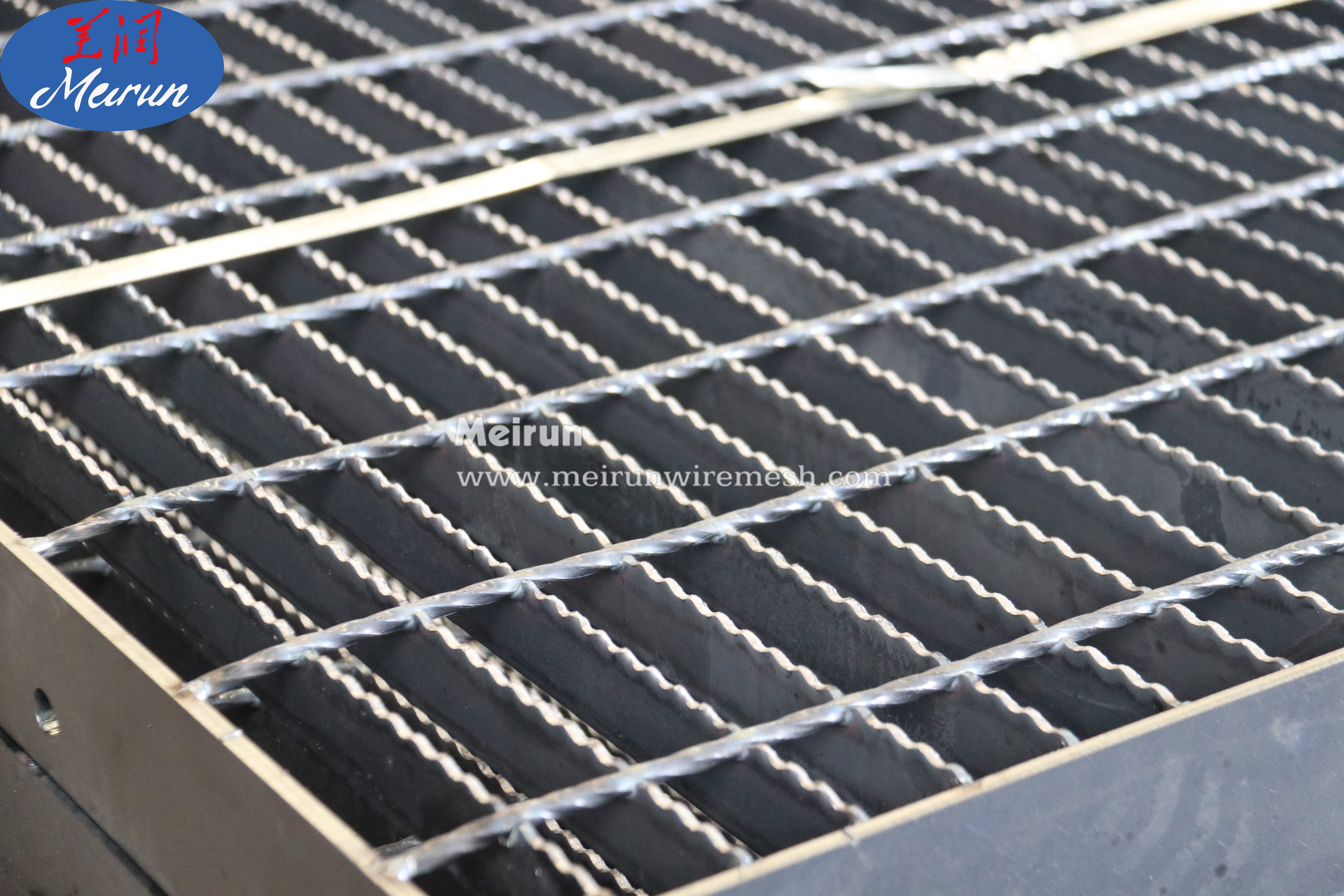 With Best Quality Safety Walkway Aluminum Grating Making Machine 