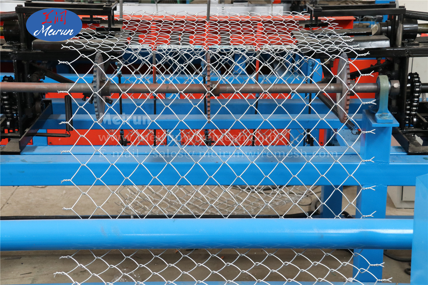 With Best Service Diamond Wire Mesh Fence Making Machine Chain Link Fence Machine